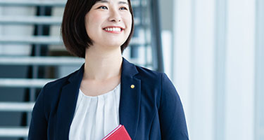 現代における社章バッジの役割